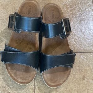 Taos Women’s sandal. Black size 8 EU 39.